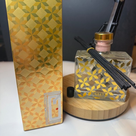 NEST Fragrances Spiced Orange & Clove Reed Diffuser 5.9 fl oz New in Box - Picture 4 of 5